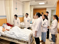 <b>耳鸣综合疗法2.0让古稀老人告别耳鸣眩晕，重拾“耳畔宁静”仁品专家：耳鸣治</b>