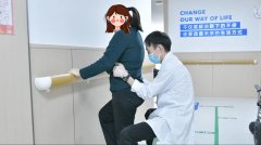 2024年11月，58岁的孙大姐因胸髓肿瘤切除术后出现双下肢无力、麻木，从最初依